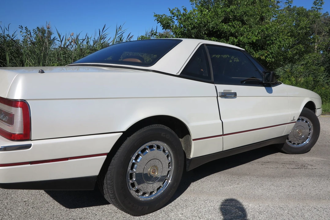 1987 Cadillac Allante - Image 24 of 31