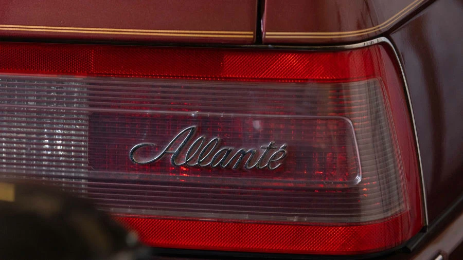 1987 Cadillac Allante - Image 16 of 18