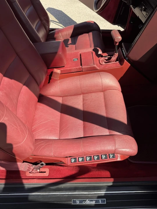 1987 Cadillac Allante - Image 29 of 31