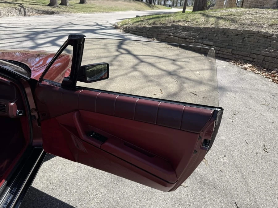 1987 Cadillac Allante - Image 24 of 31