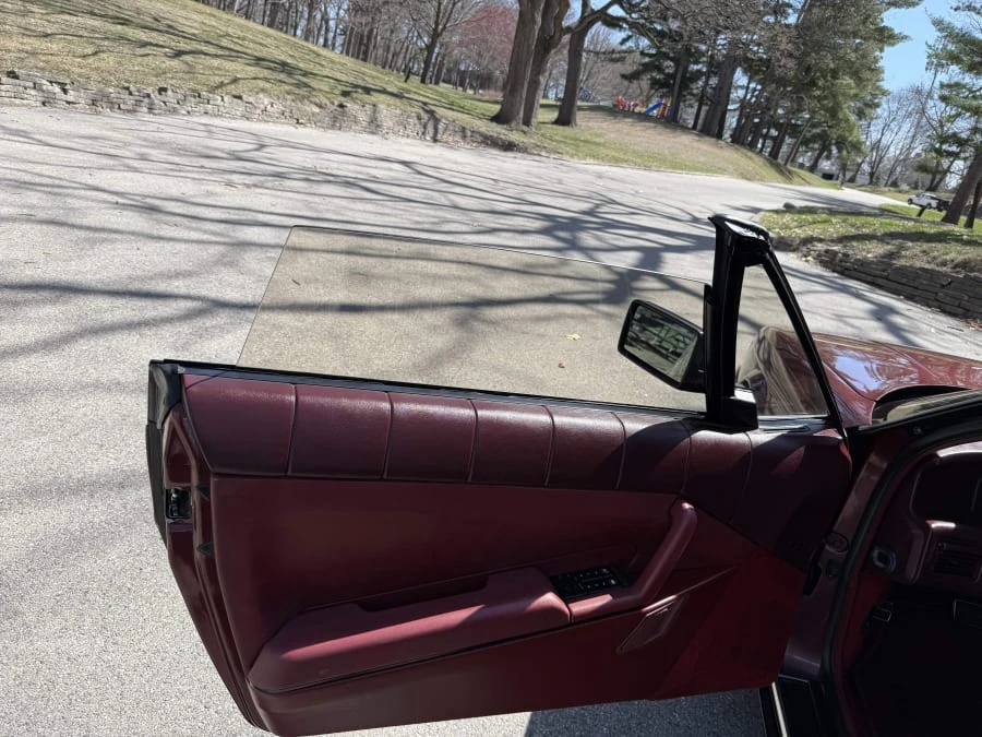 1987 Cadillac Allante - Image 25 of 31