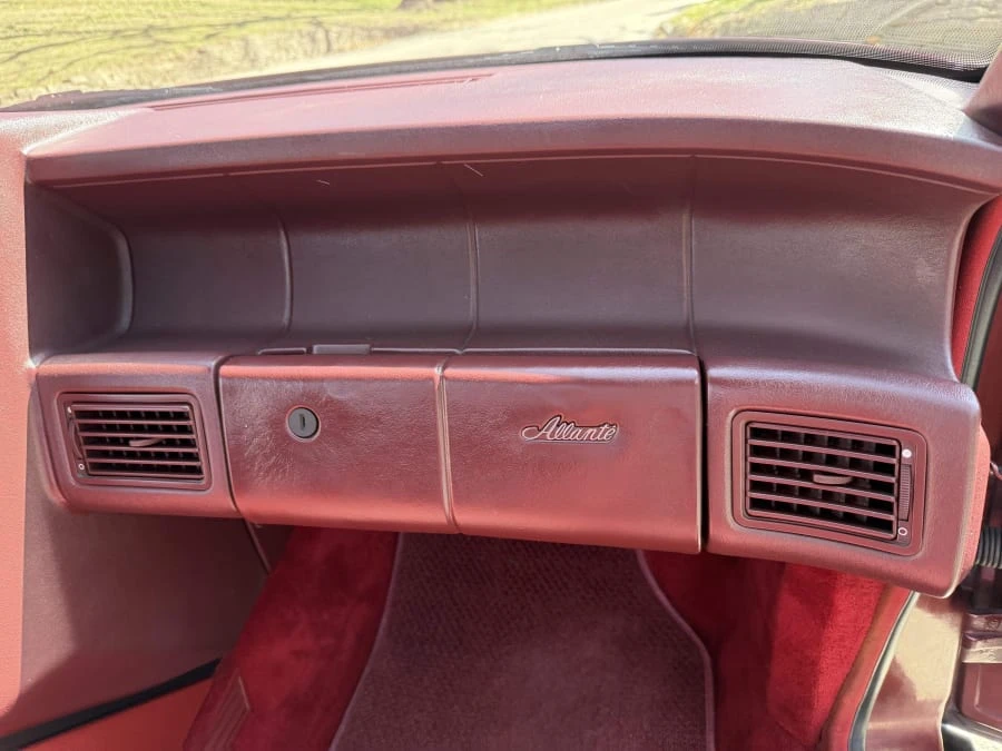 1987 Cadillac Allante - Image 27 of 31