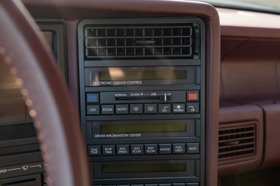 1987 Cadillac Allante - Image 30 of 31