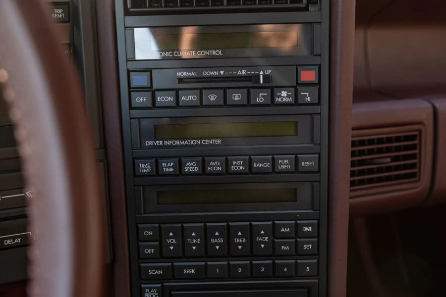 1987 Cadillac Allante - Image 25 of 31