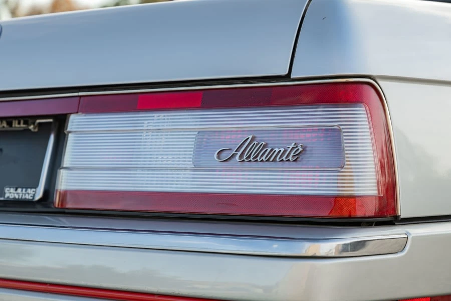 1987 Cadillac Allante - Image 10 of 31