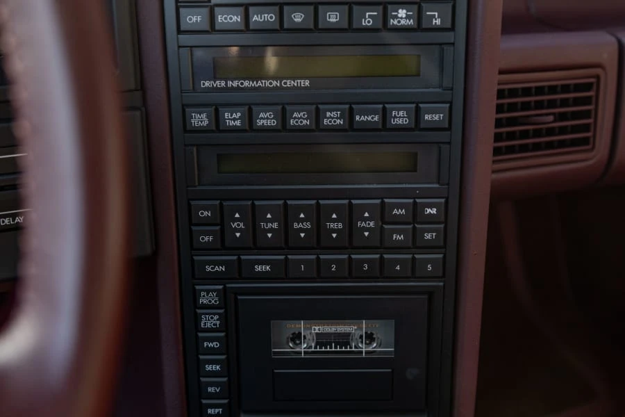 1987 Cadillac Allante - Image 23 of 31