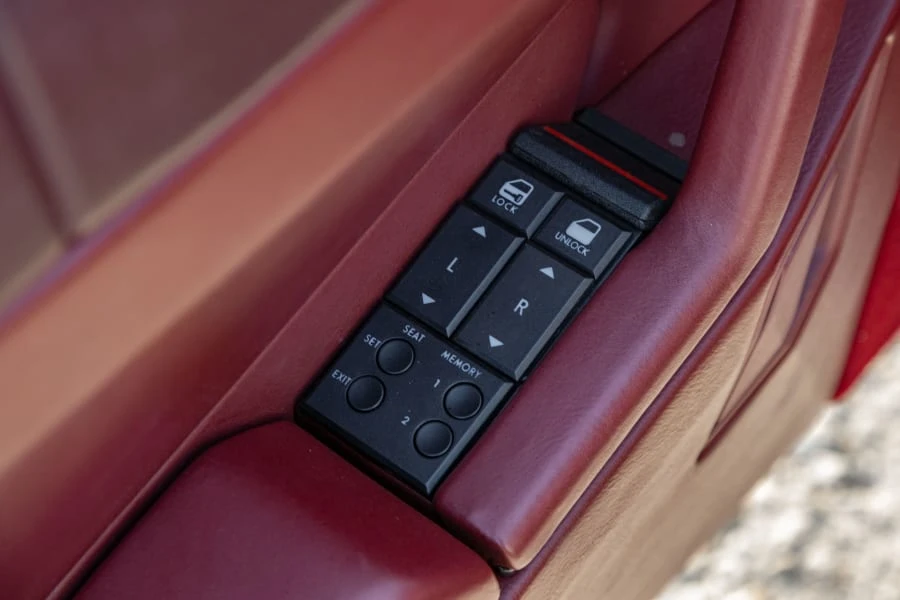 1987 Cadillac Allante - Image 18 of 31