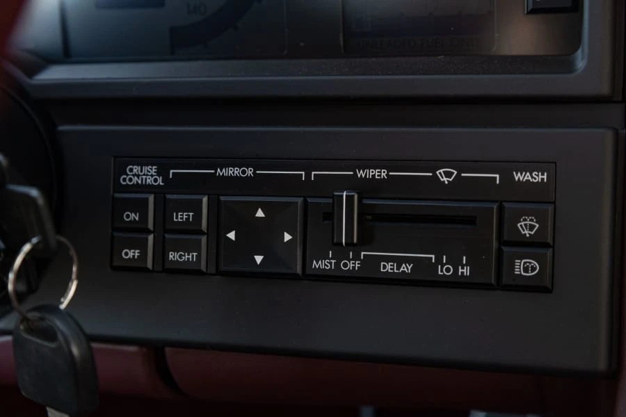 1987 Cadillac Allante - Image 26 of 31