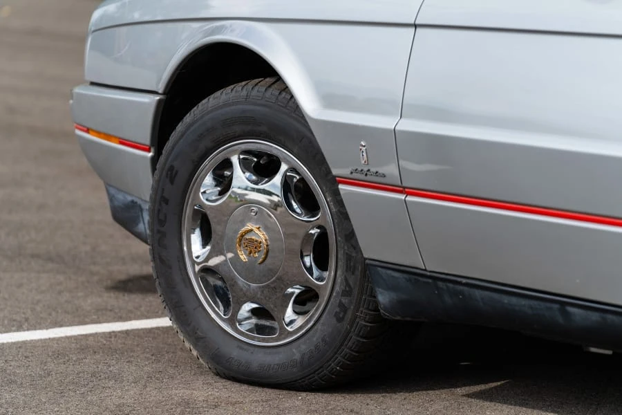 1987 Cadillac Allante - Image 10 of 19