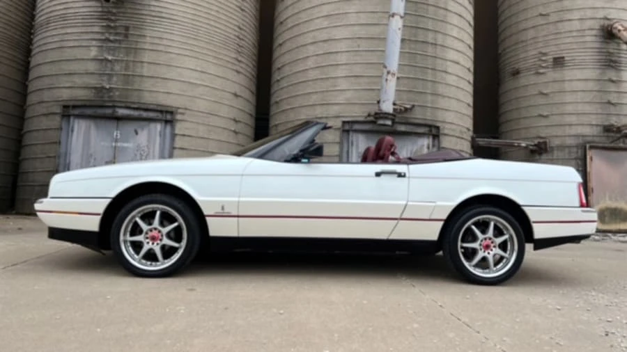 1987 Cadillac Allante - Image 17 of 31