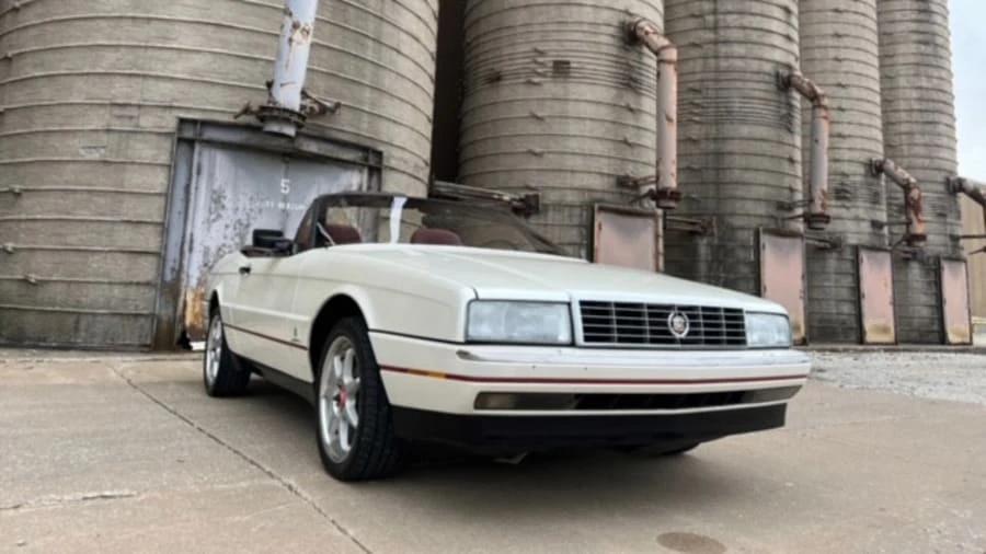 1987 Cadillac Allante - Image 24 of 31