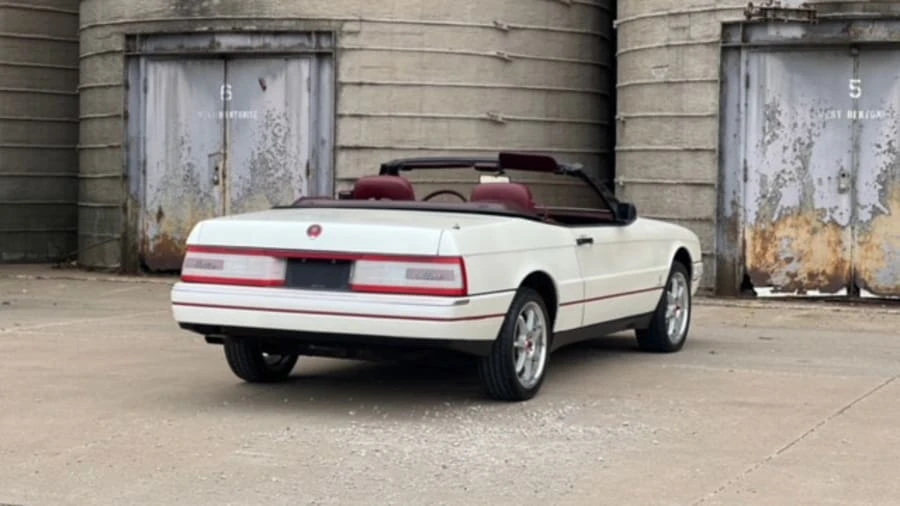 1987 Cadillac Allante - Image 28 of 31
