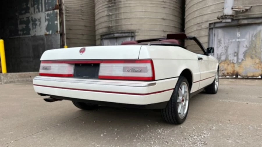 1987 Cadillac Allante - Image 12 of 31
