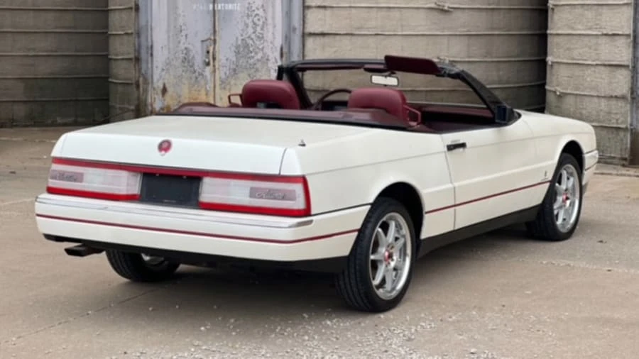 1987 Cadillac Allante - Image 27 of 31