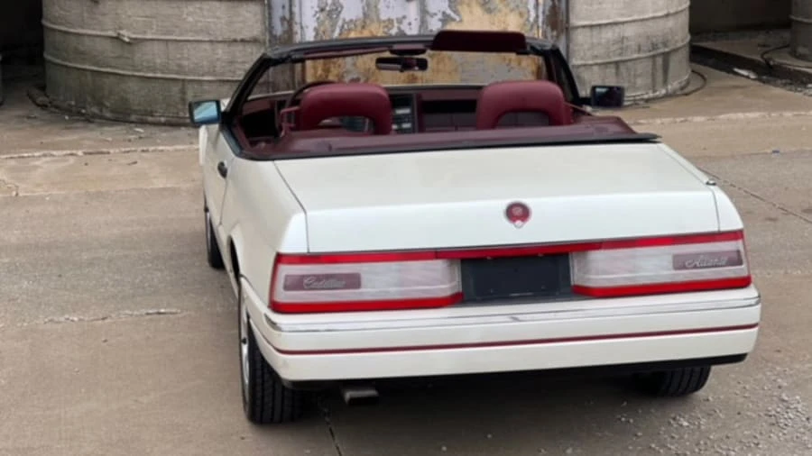 1987 Cadillac Allante - Image 26 of 31