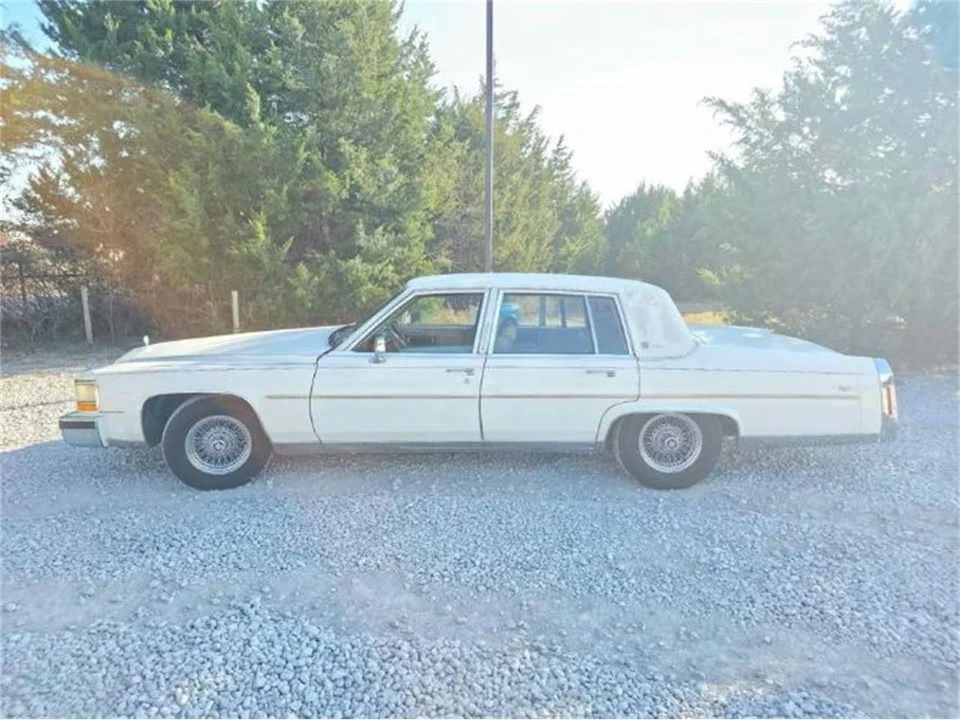 1987 Cadillac Brougham - Image 11 of 14
