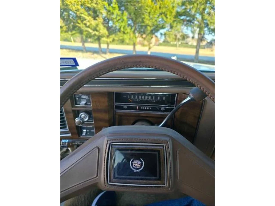 1987 Cadillac Brougham - Image 10 of 14