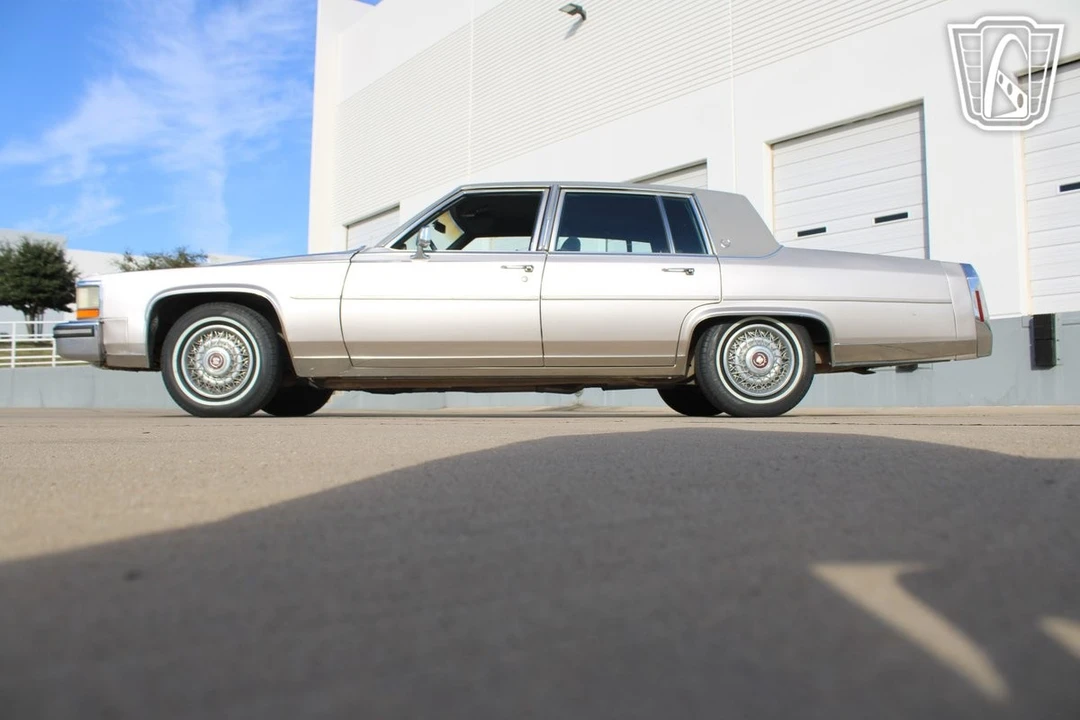 1987 Cadillac Brougham - Image 10 of 12