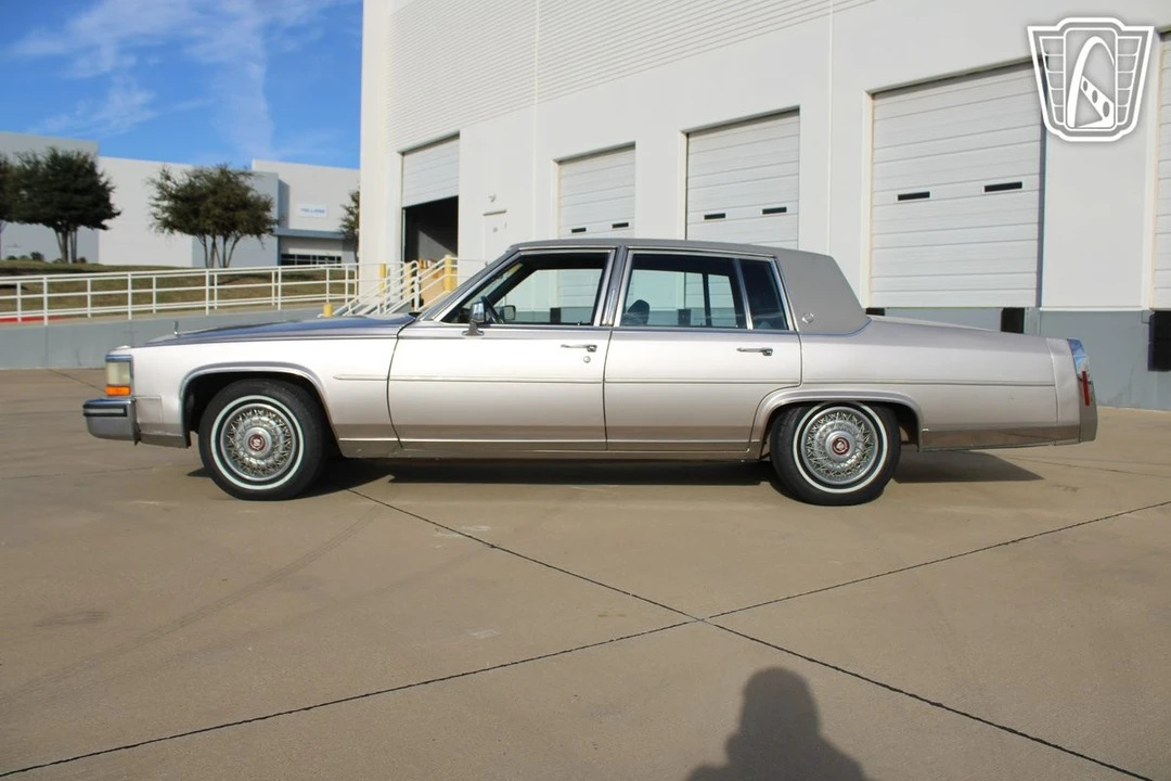 1987 Cadillac Brougham - Image 9 of 12