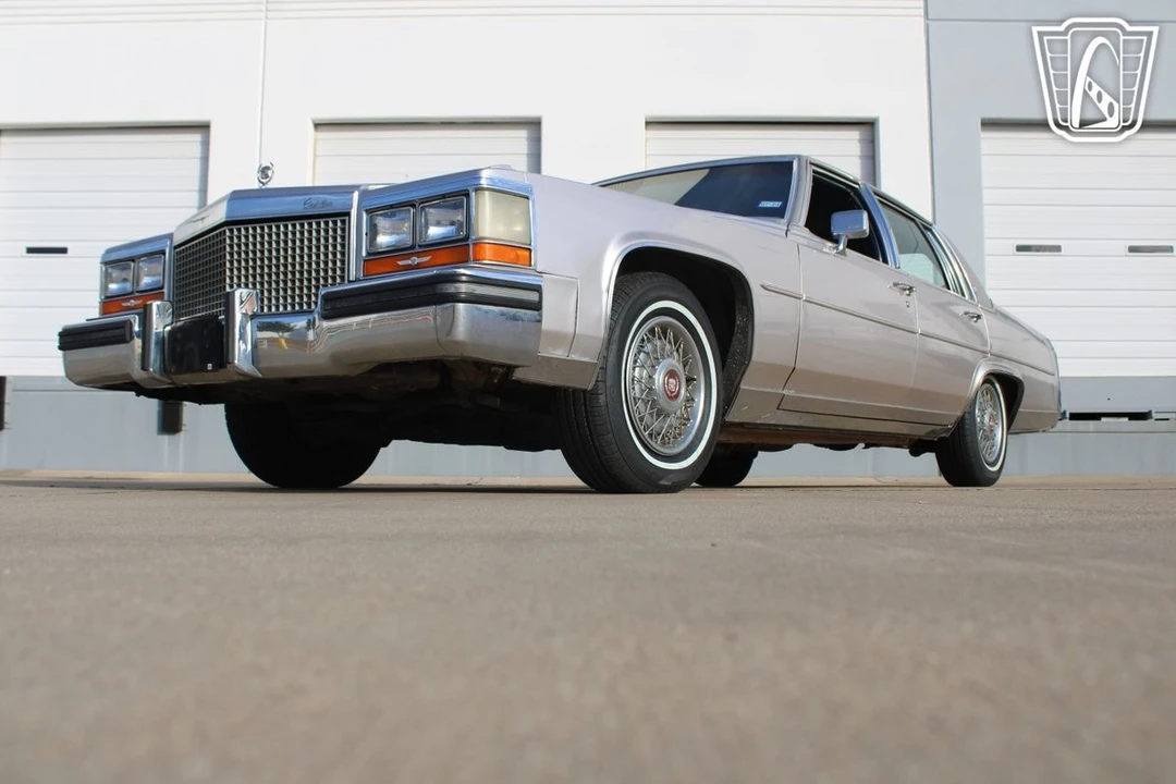 1987 Cadillac Brougham - Image 6 of 12