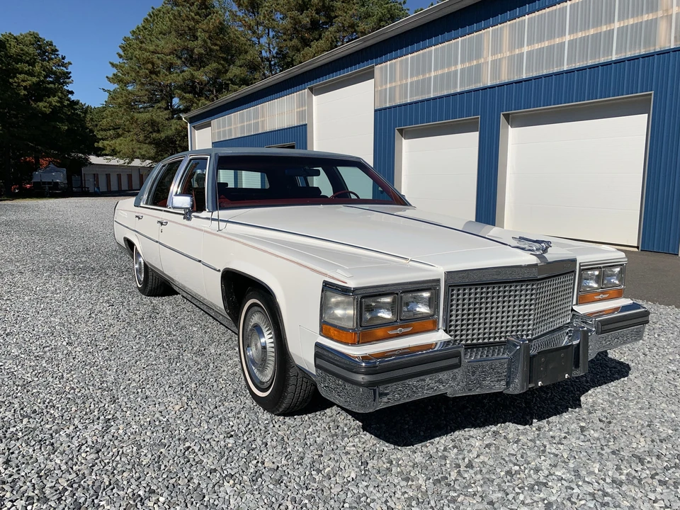 1987 Cadillac Brougham - Image 27 of 31