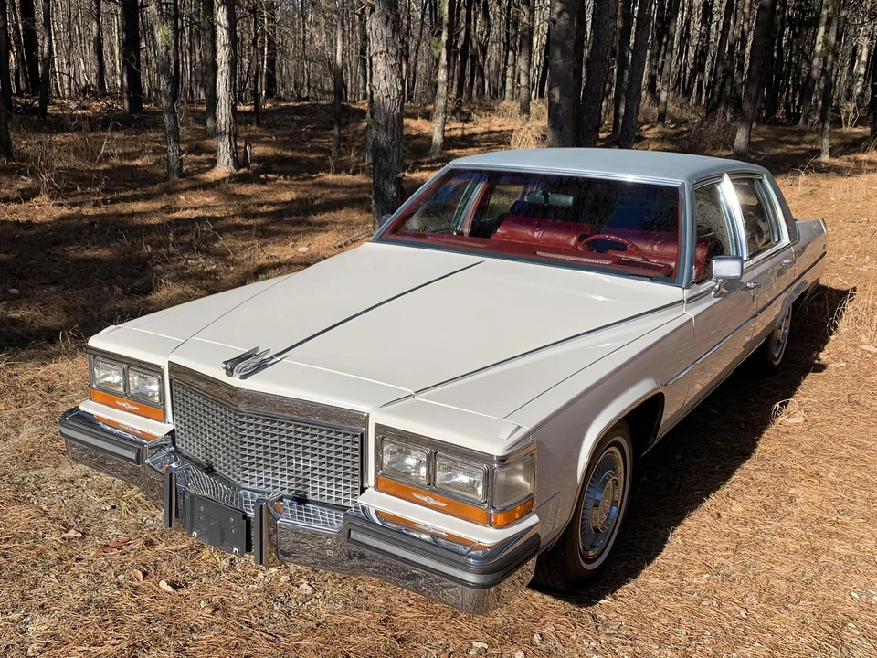 1987 Cadillac Brougham - Image 23 of 31