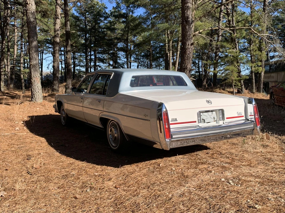 1987 Cadillac Brougham - Image 18 of 31