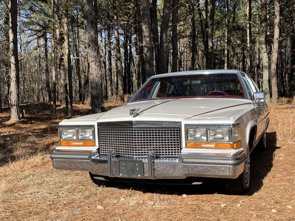1987 Cadillac Brougham - Image 26 of 31