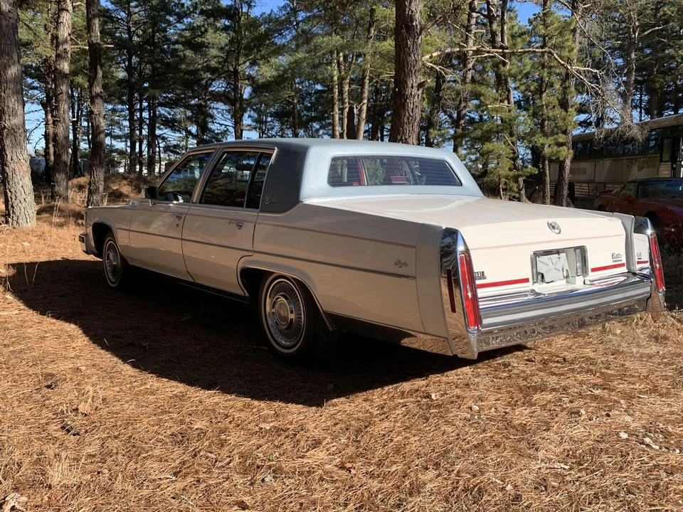 1987 Cadillac Brougham - Image 19 of 31