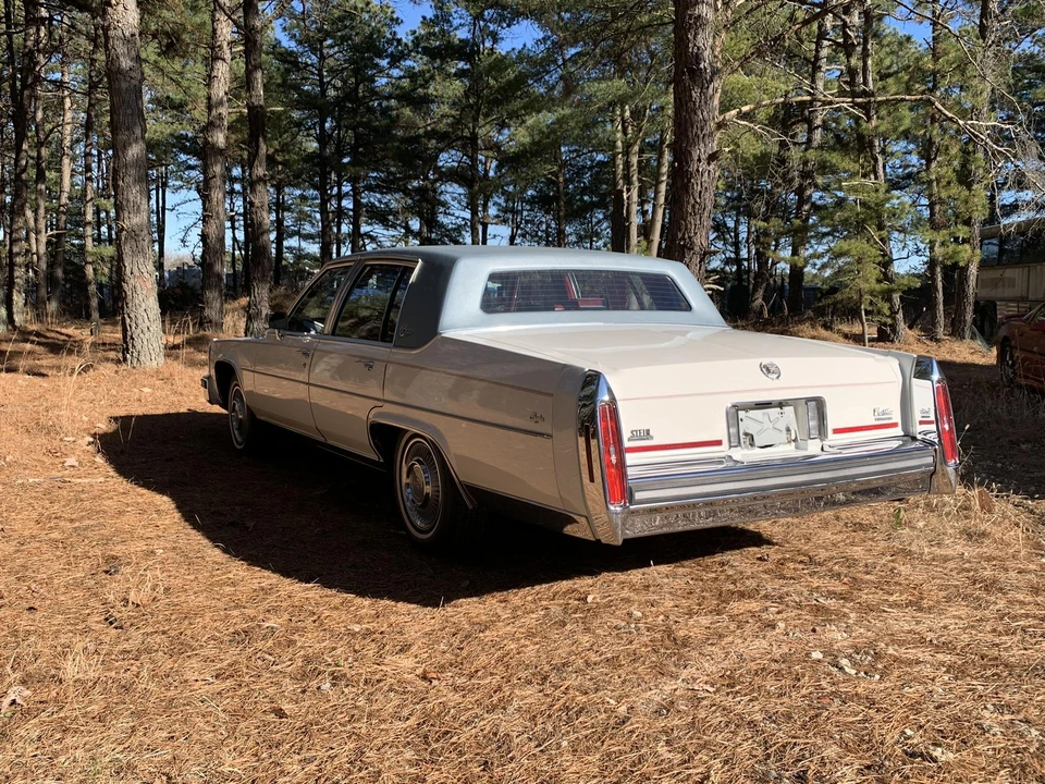 1987 Cadillac Brougham - Image 21 of 31