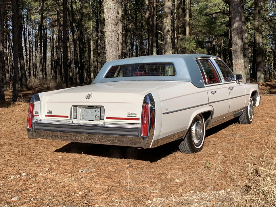 1987 Cadillac Brougham - Image 13 of 31