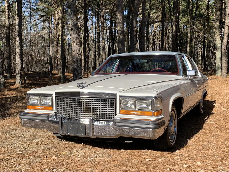 1987 Cadillac Brougham - Image 25 of 31