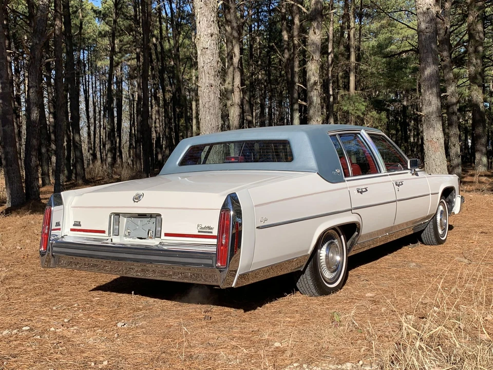 1987 Cadillac Brougham - Image 14 of 31