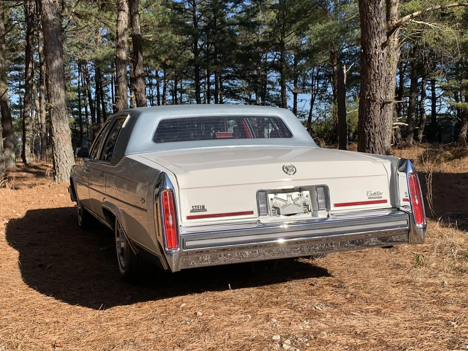 1987 Cadillac Brougham - Image 16 of 31
