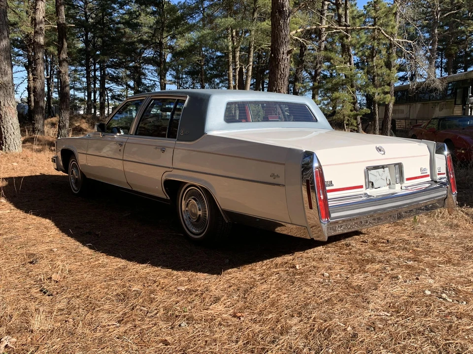 1987 Cadillac Brougham - Image 20 of 31