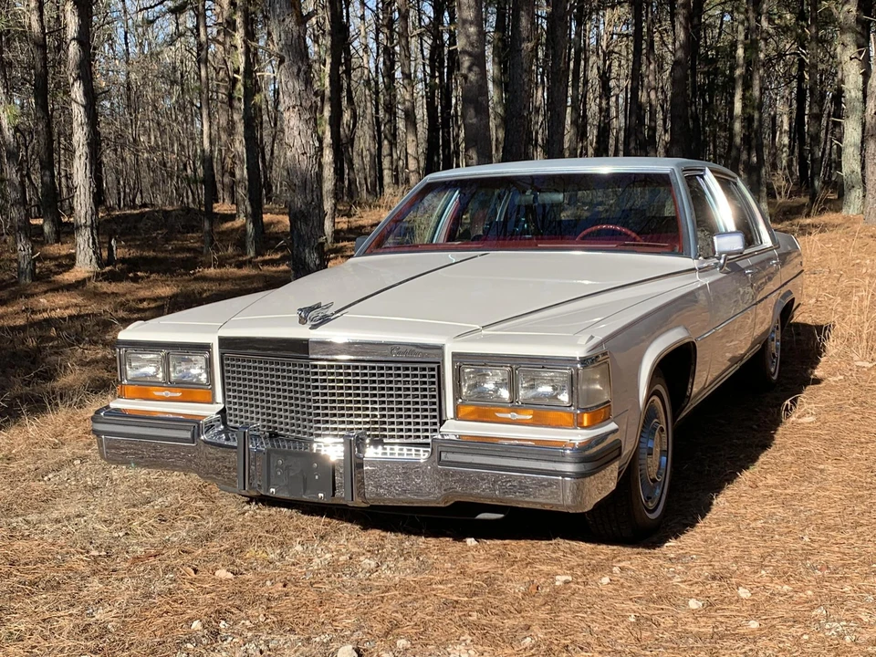 1987 Cadillac Brougham - Image 24 of 31