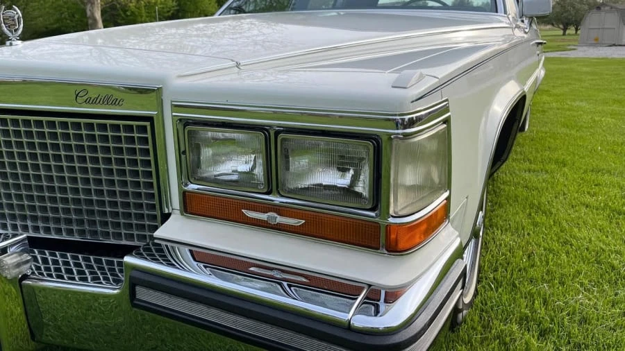 1987 Cadillac Brougham - Image 6 of 31