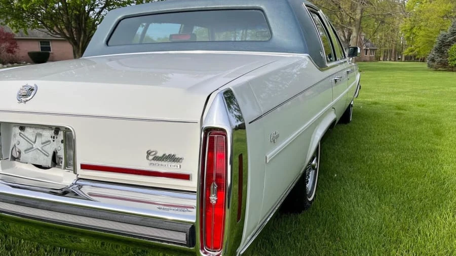 1987 Cadillac Brougham - Image 8 of 31