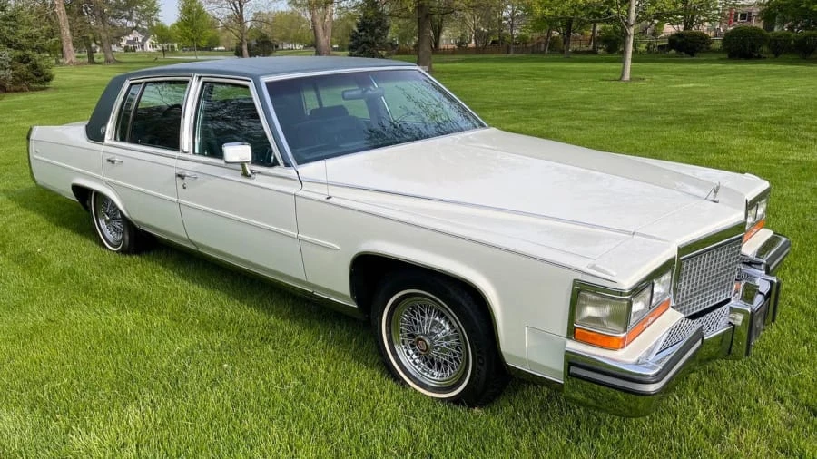 1987 Cadillac Brougham - Image 18 of 31