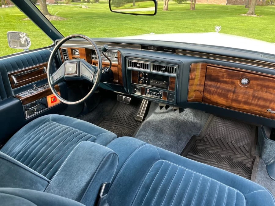 1987 Cadillac Brougham - Image 28 of 31
