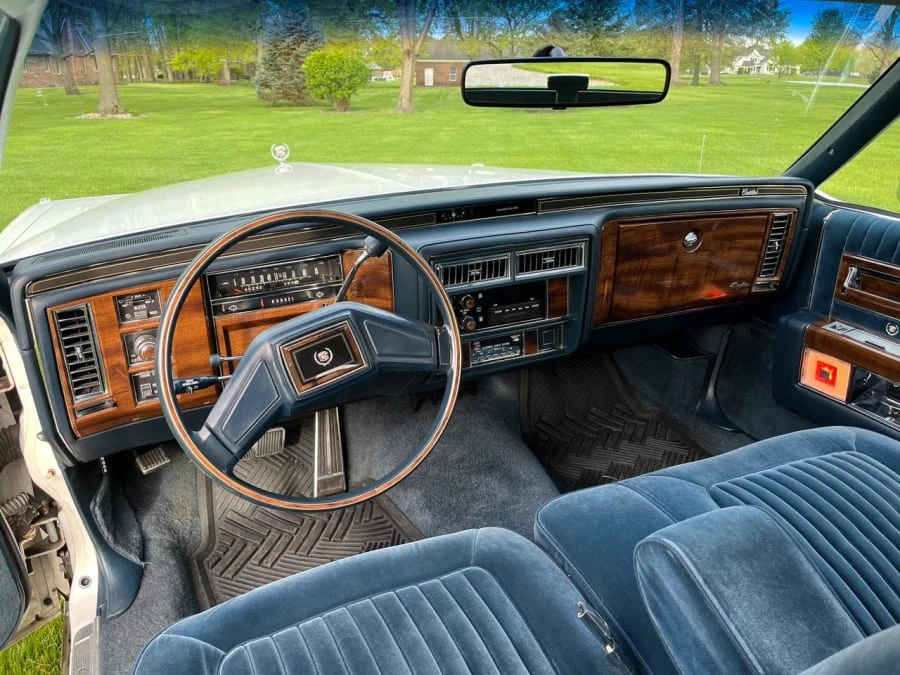 1987 Cadillac Brougham - Image 23 of 31