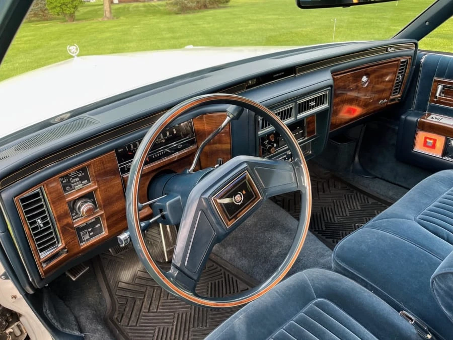 1987 Cadillac Brougham - Image 21 of 31