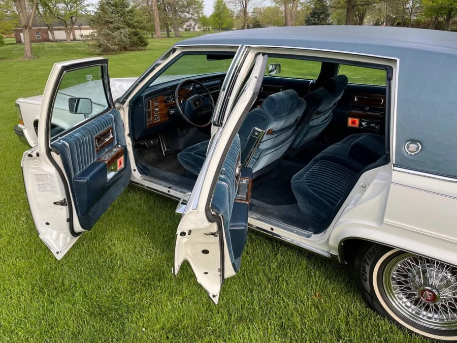 1987 Cadillac Brougham - Image 27 of 31