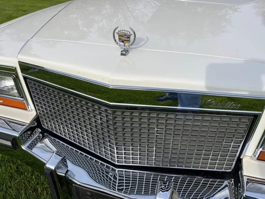 1987 Cadillac Brougham - Image 19 of 31