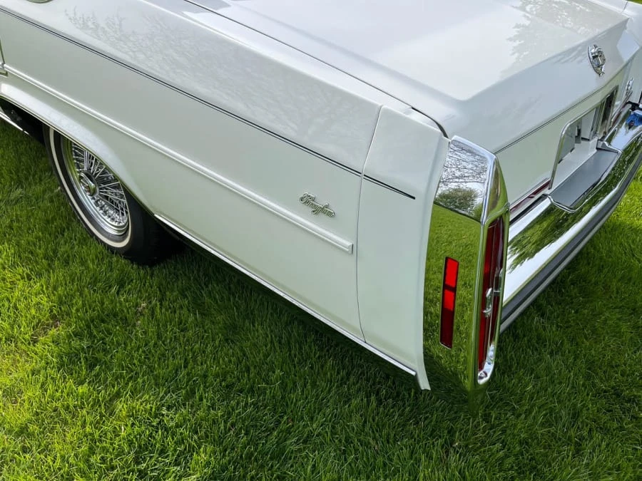 1987 Cadillac Brougham - Image 16 of 31