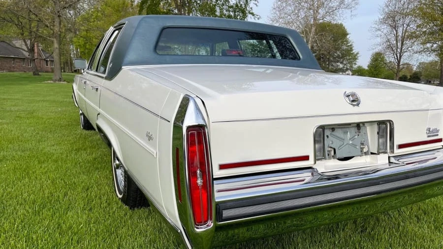 1987 Cadillac Brougham - Image 5 of 31
