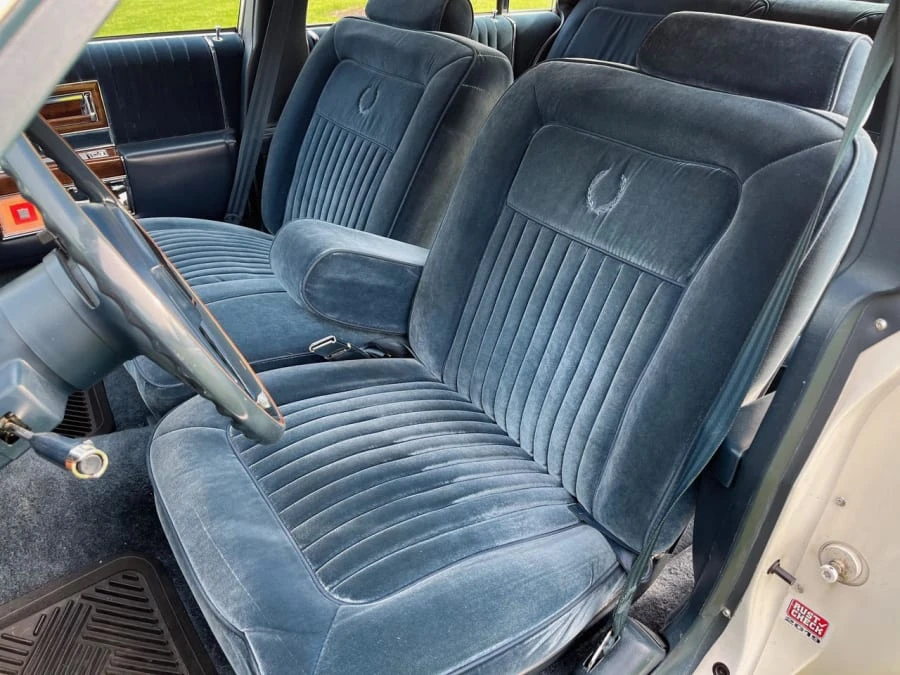 1987 Cadillac Brougham - Image 26 of 31