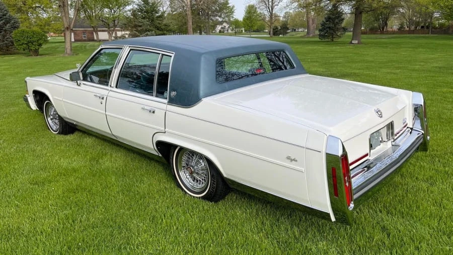 1987 Cadillac Brougham - Image 15 of 31