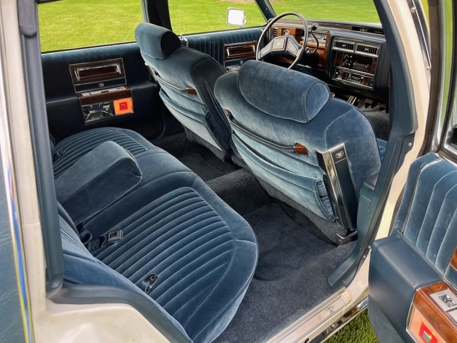 1987 Cadillac Brougham - Image 29 of 31