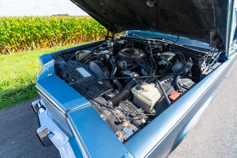 1987 Cadillac Brougham - Image 21 of 23